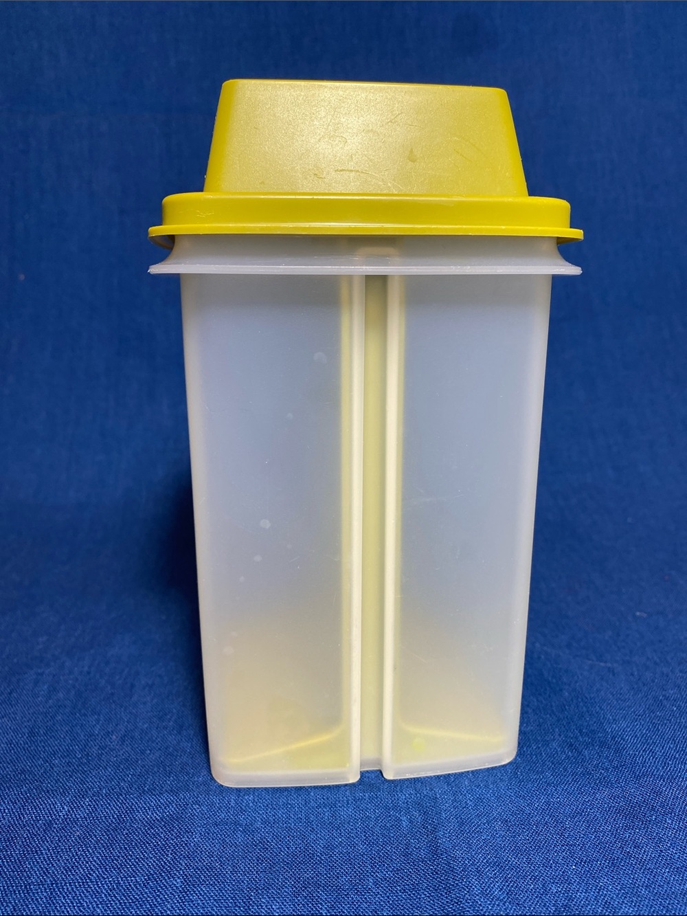 Tupperware Vintage Pickle Storage Container with Handy Pickle-lifter - Picture 11 of 11